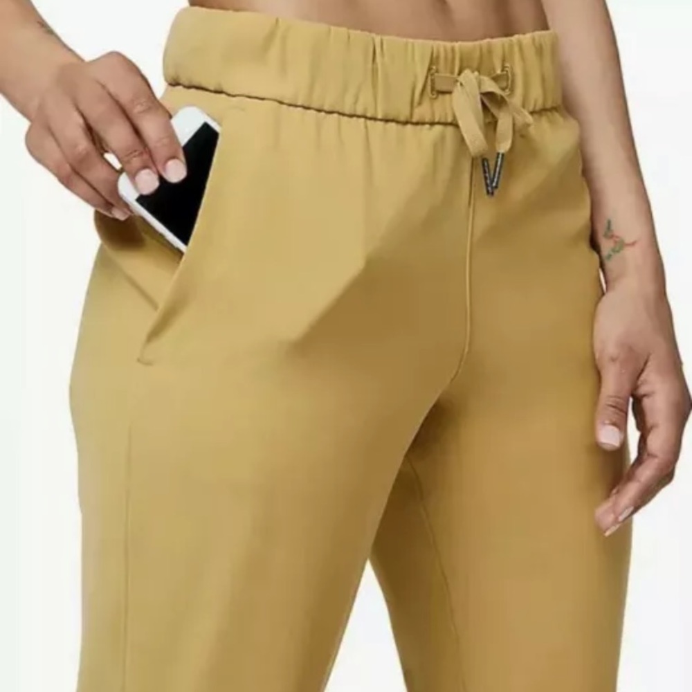 Lululemon Brand New On The Fly 7/8 Pant Woven